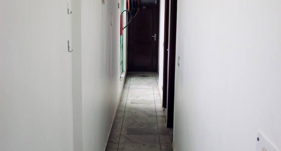 Shree Sai Dham Hotel, New Delhi 2
